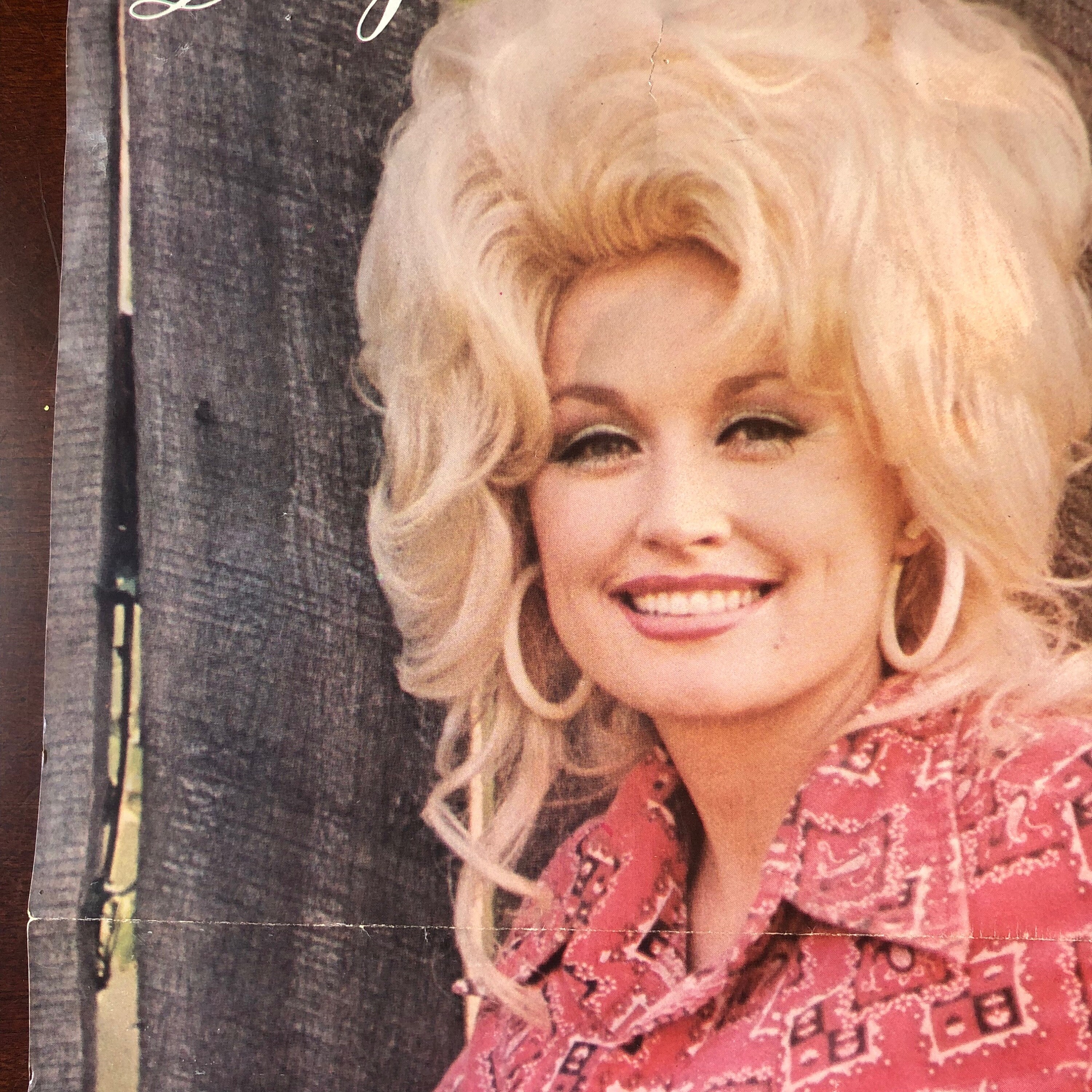 20 Beautiful Portrait Photos Of Dolly Parton In The 1970s