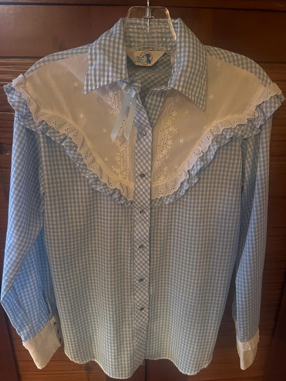 Rare 1970s Miss rodeo America blue and white checked blouse with white eyelet trim snap closure