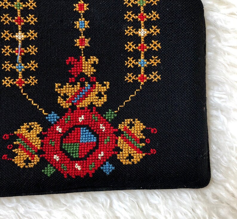 Vintage embroidered padded black evening outs with chain