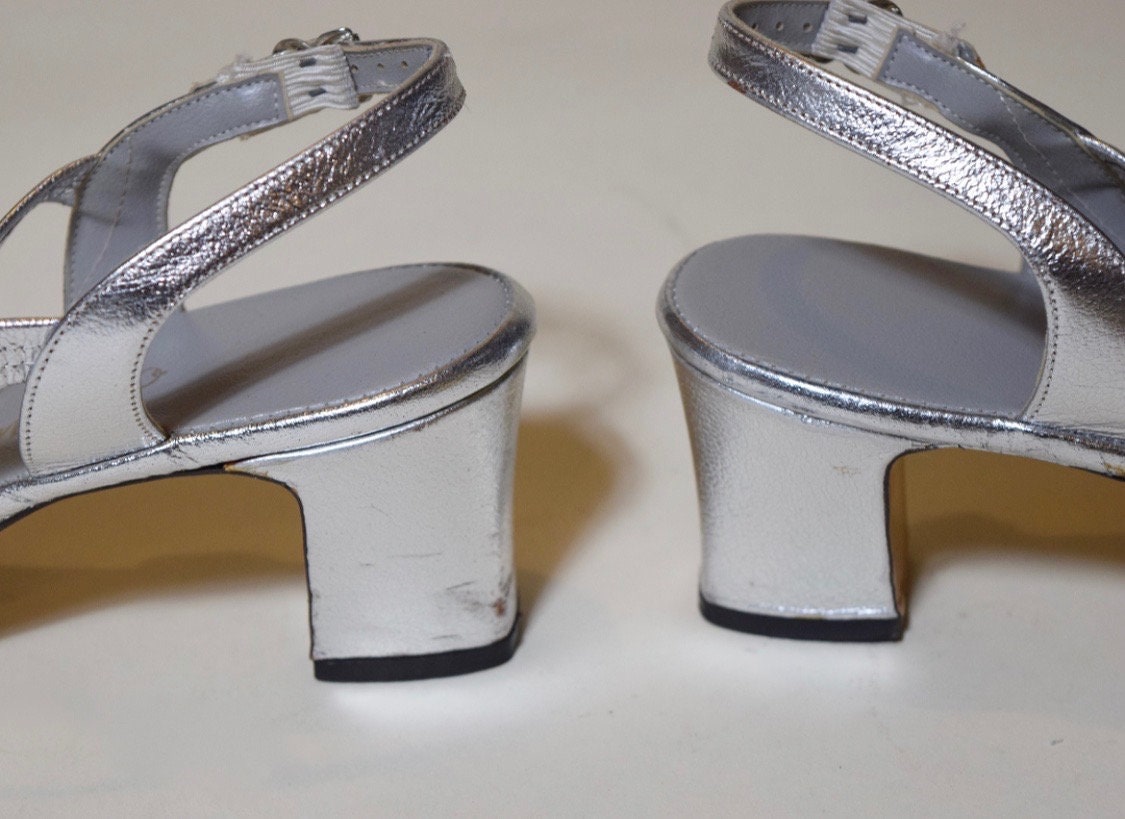 1960s-1970s authentic vintage silver strappy open top sandal strap ...