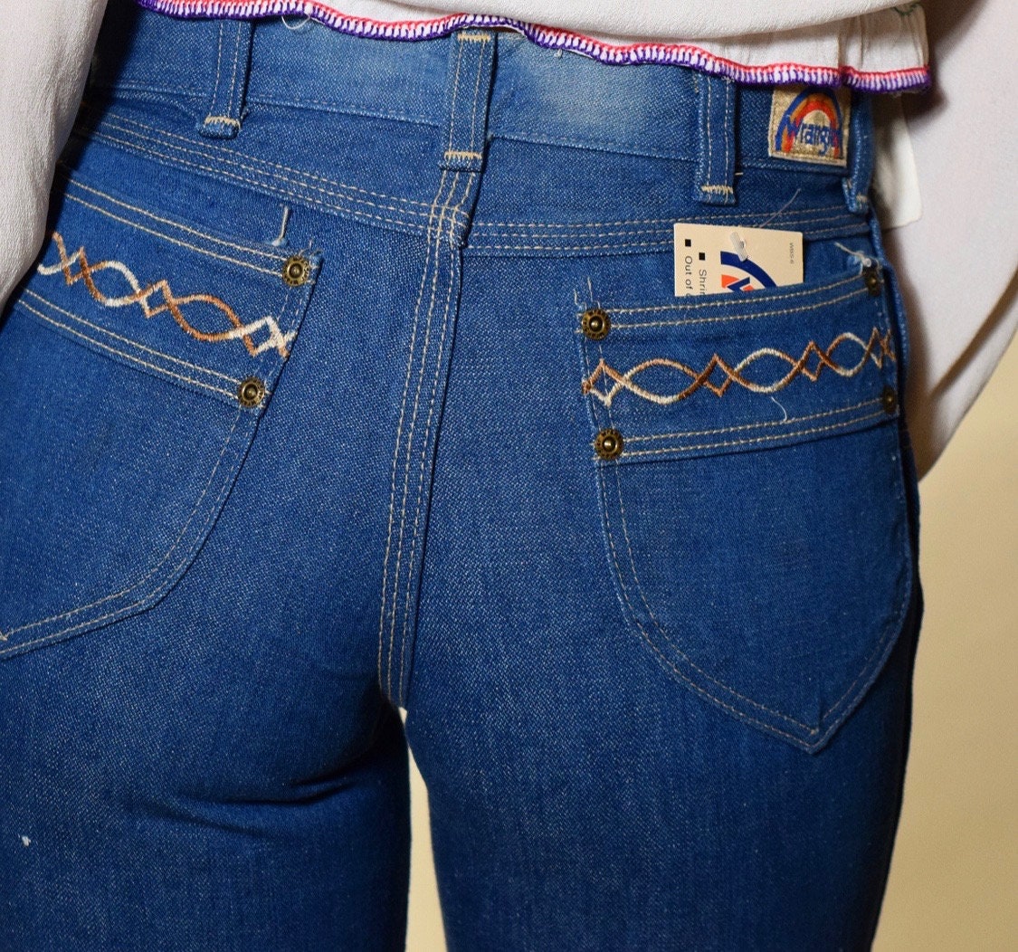 1970s vintage RARE Wrangler boot cut flare / bell bottoms mid rise jeans with embroidered