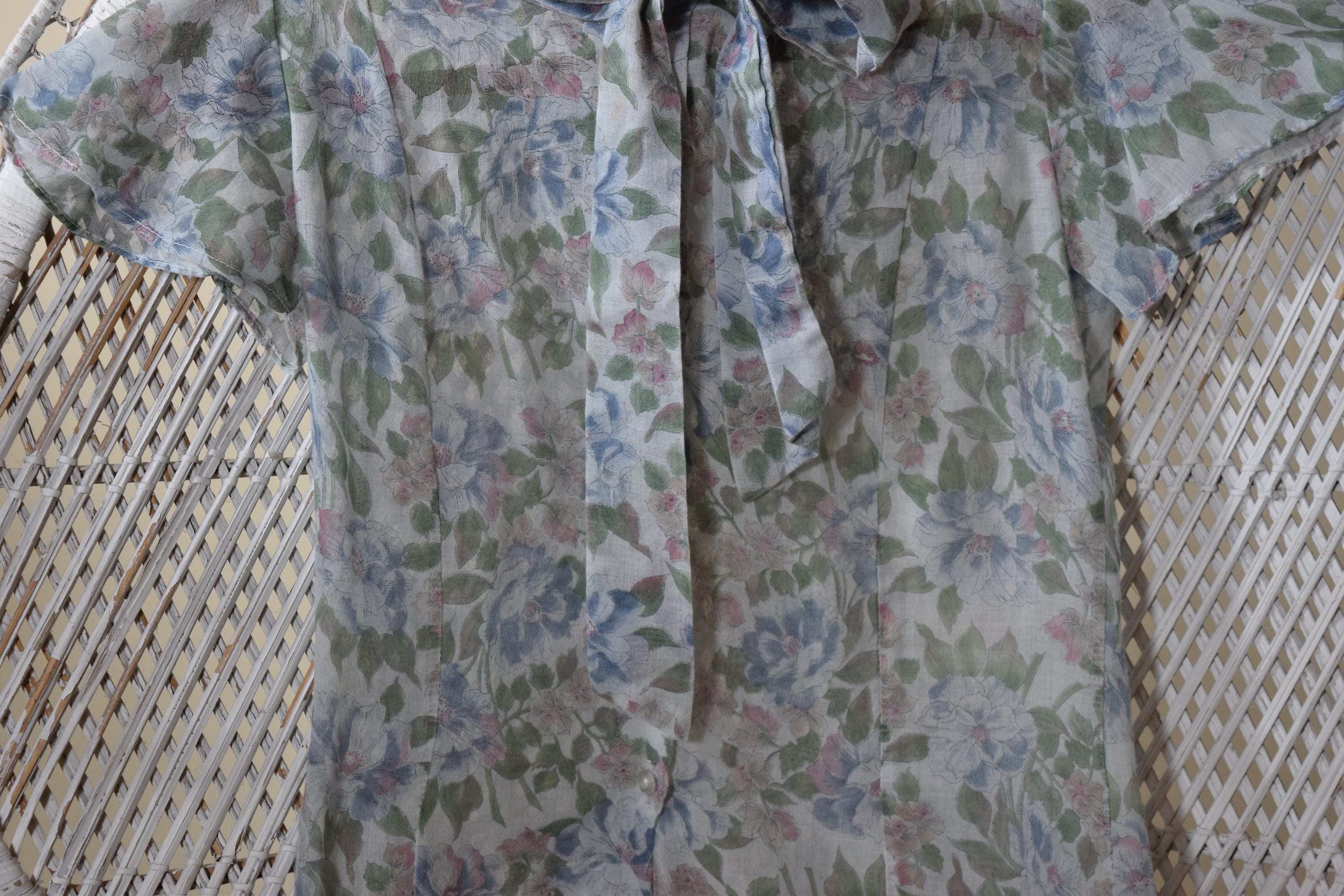 Vintage light weight floral tie button down hippie blouse women's size ...