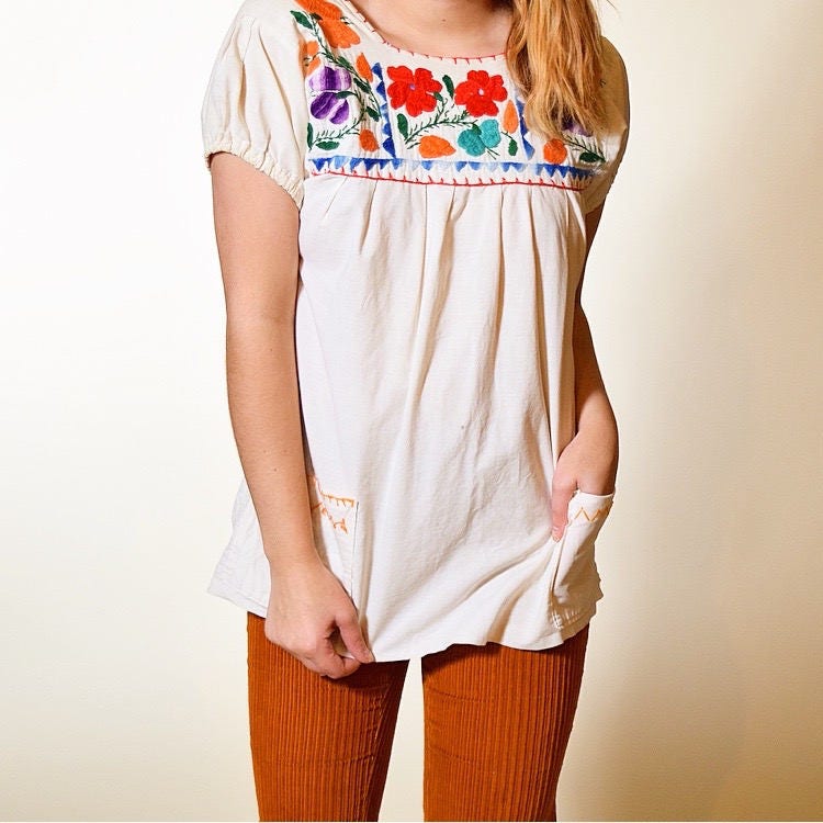 1960's floral embroidered hippie bohemian classic peasant smock blouse