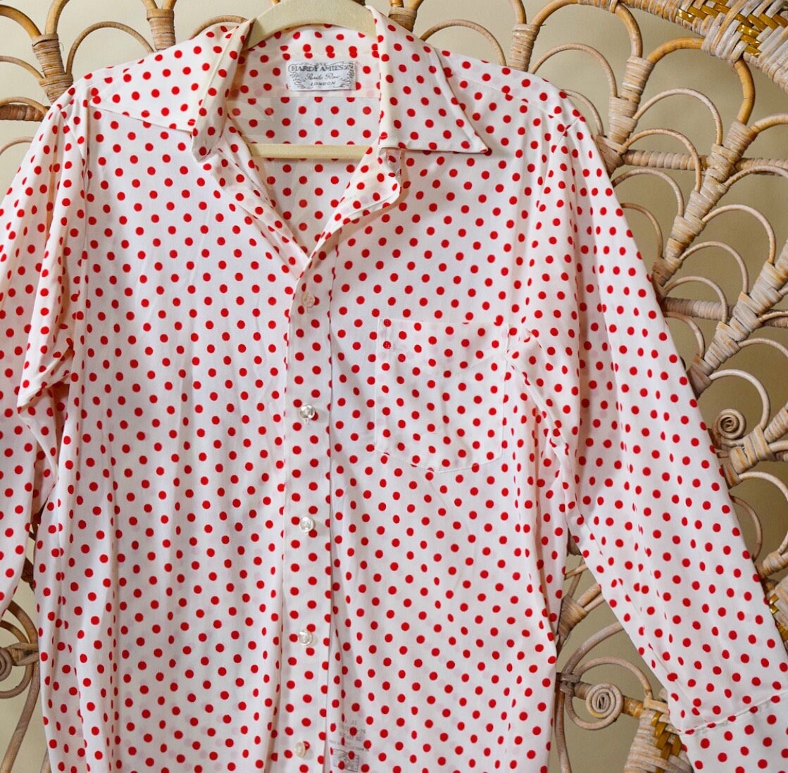1960s-1970s vintage white red polka dot button down collared shirt men's size small