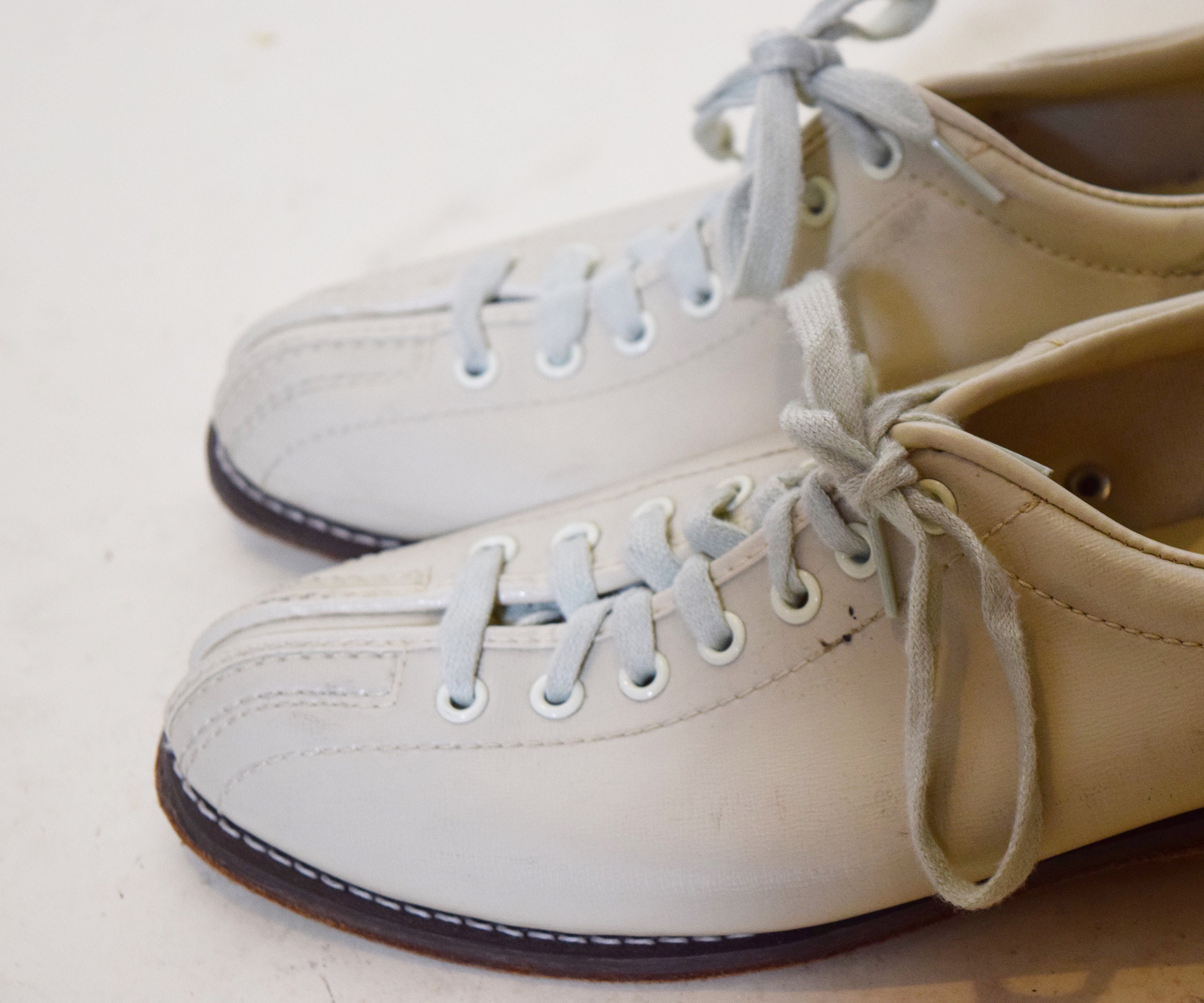 Authentic vintage Brunswick off white lace up bowling shoes women's US ...