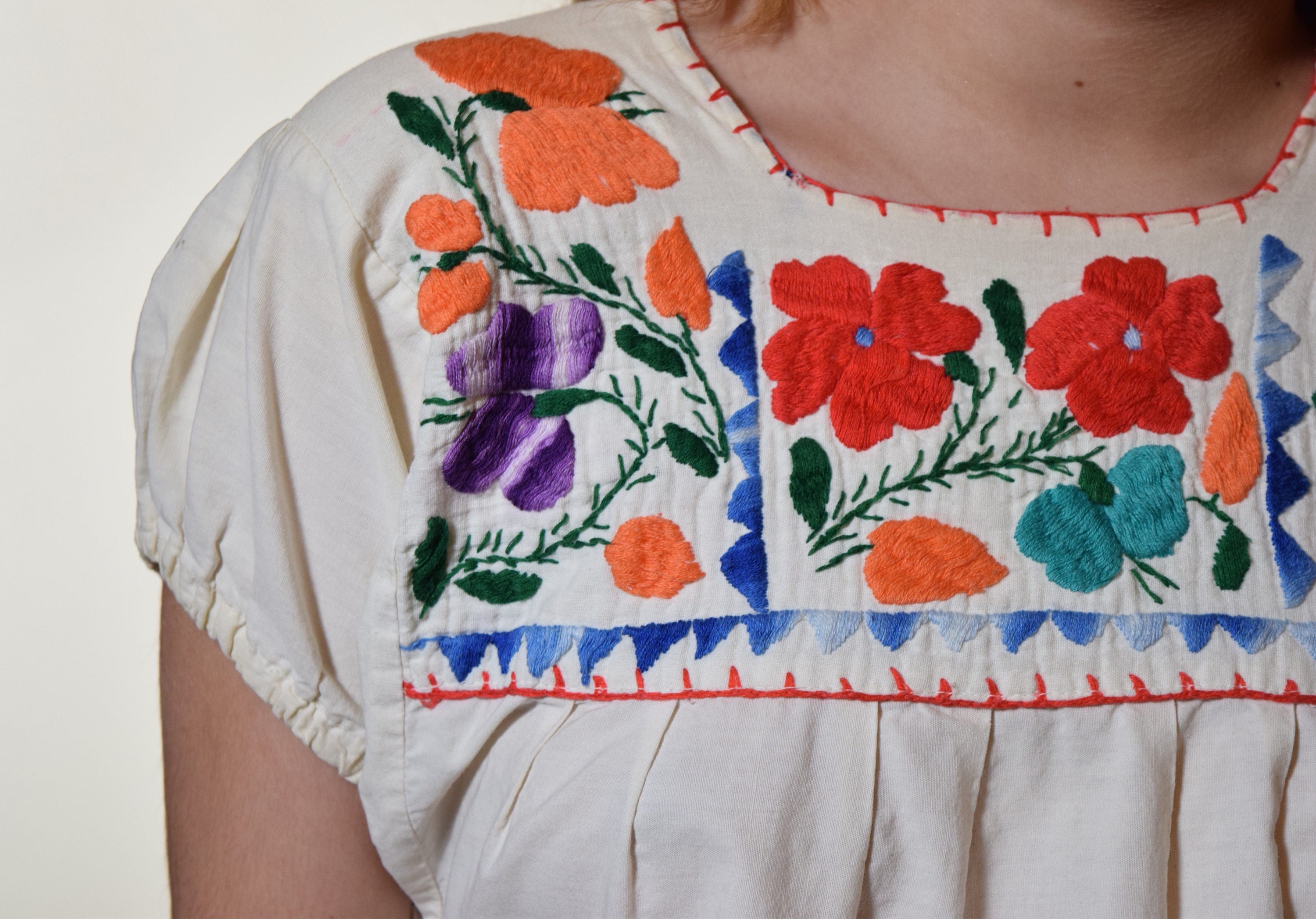 1960's floral embroidered hippie bohemian classic peasant smock blouse