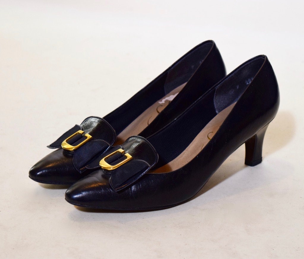 1960s- vintage black gold buckle point toe pumps women's US size 7