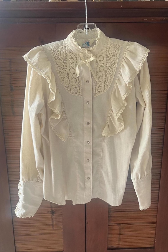 Miss rodeo America off white vintage blouse with Crochet trim and snap closure. 1970s
