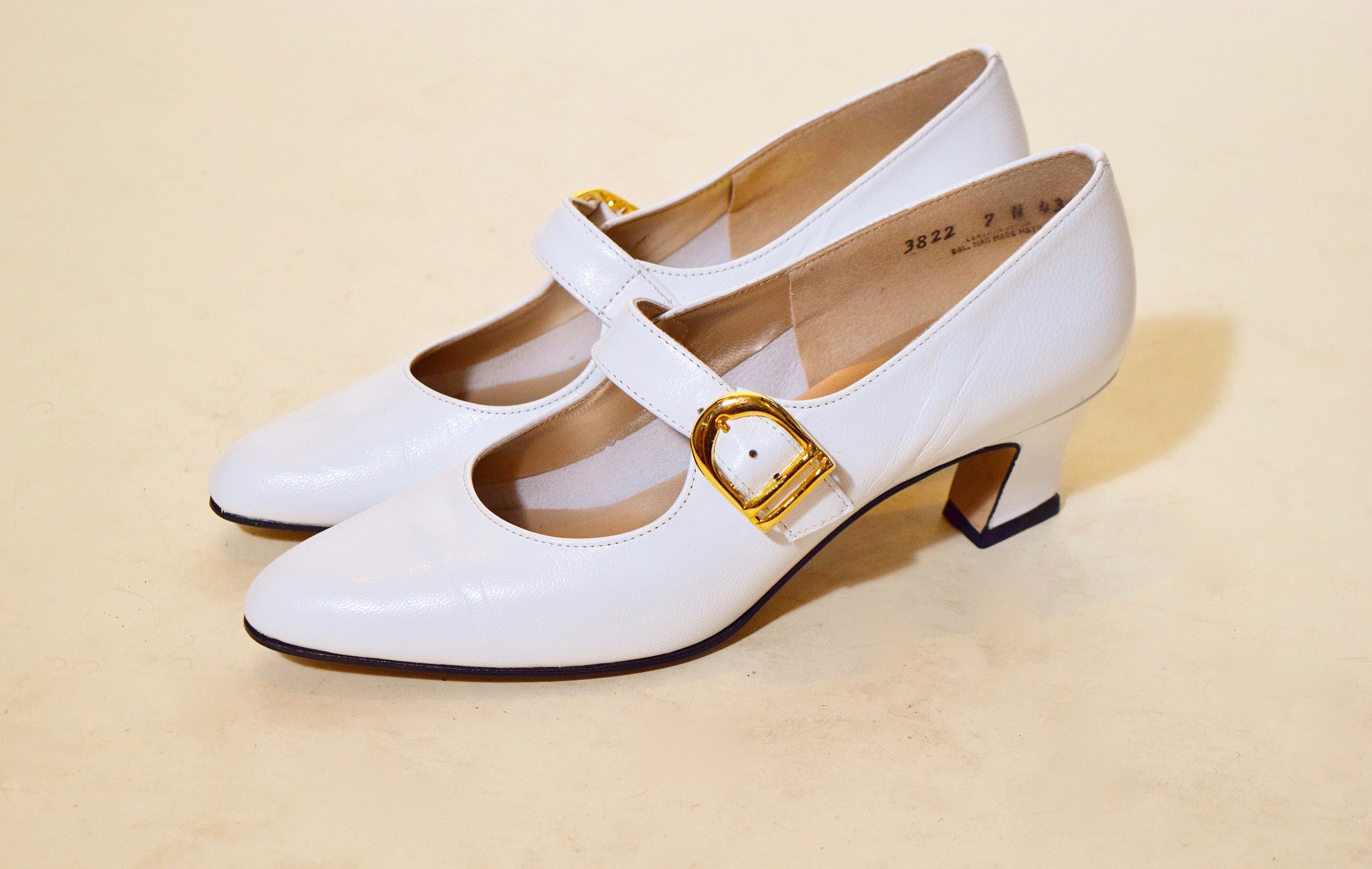 1970s authentic vintage white leather Mary Jane style 2 chunky heels ...