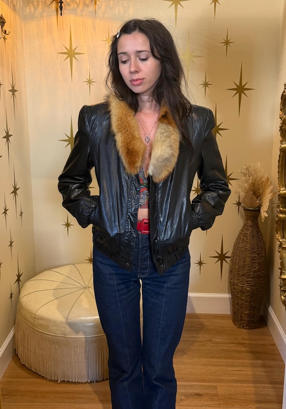 Amazing black leather jacket with fur collar XS. (Tannery west)
