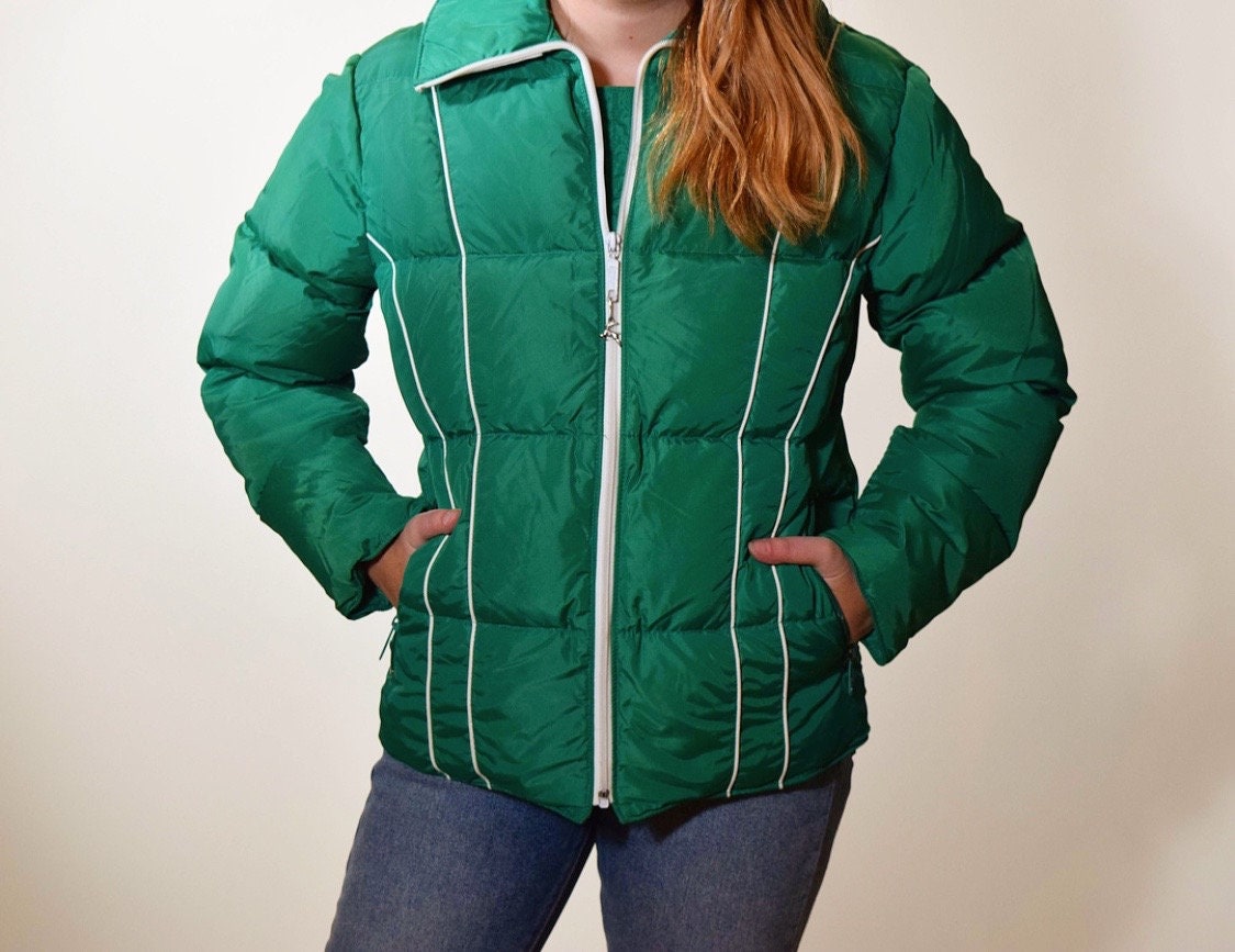 1980s Mountain Stag ski puffer jacket White Stag women's size small -medium