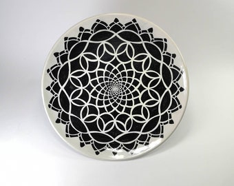 Opart//Black and White handpainted Ceramic Plate//Hanging Pottery Plate//Geometric Plate//Ornamental Wall Plate//Wall Art//Mandala