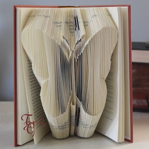 Gevouwen boek kunst - vlinder - boek sculptuur - uniek cadeau - home decor - verjaardag voor haar - kleine meisje kamer