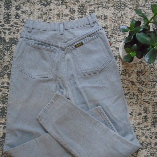 90s Sasson high waist tapered mom jeans light gray 1990s vintage marked 7/8 is actual size 4 USA 26 HW