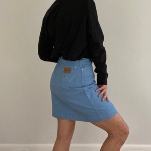 70s Wrangler light wash blue jean mini skirt High waist patch spellout aline USA made western hippie boho cowgirl vintage Sz XS/S 24 25 3/4