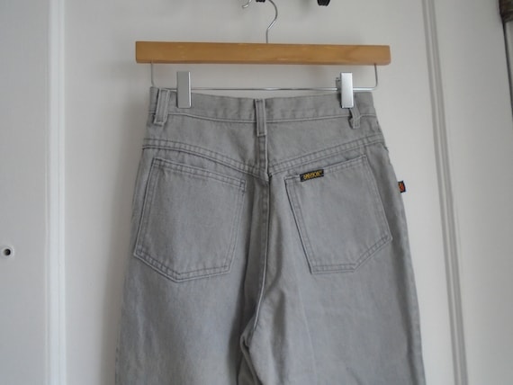 90s Sasson high waist tapered mom jeans light gra… - image 2
