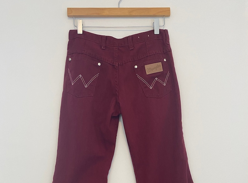 Czerwone jeansy Wrangler Bell Bottom z lat 60. – niski stan, sięgające bioder (rozmiar S) zdjęcie 1