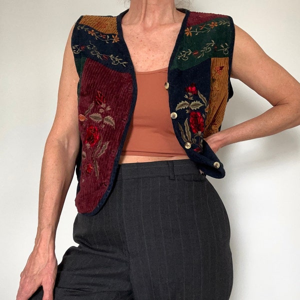 Gilet patchwork en velours côtelé des années 90 / gilet boutonné hippie bohème bohème / vintage TanTrums, Inde / taille moyenne pour femme