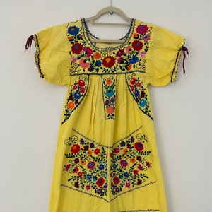 Vintage hand embroidered authentic Mexican floral dress / 1970s hippie  boho Oaxacon peasant folk midi maxi yellow rainbow / Womens size XS