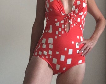 1960s peek hole bathing suit geometric red white low back halter bra hippie pinup swim vintage Janzen USA Fits size small