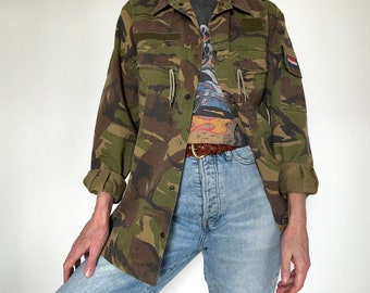 Vintage Netherlands 90s camo jacket / drab green brown canvas military grunge Dutch flag patch/ Unisex size medium