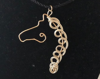 Horse pendant with curly mane