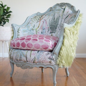Silla Bergere rococó vintage: jungla de cactus verde, asiento medallón rosa