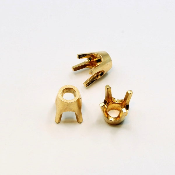 14-karat yellow gold 4-prong setting holds one .35-ct. round faceted gemstone