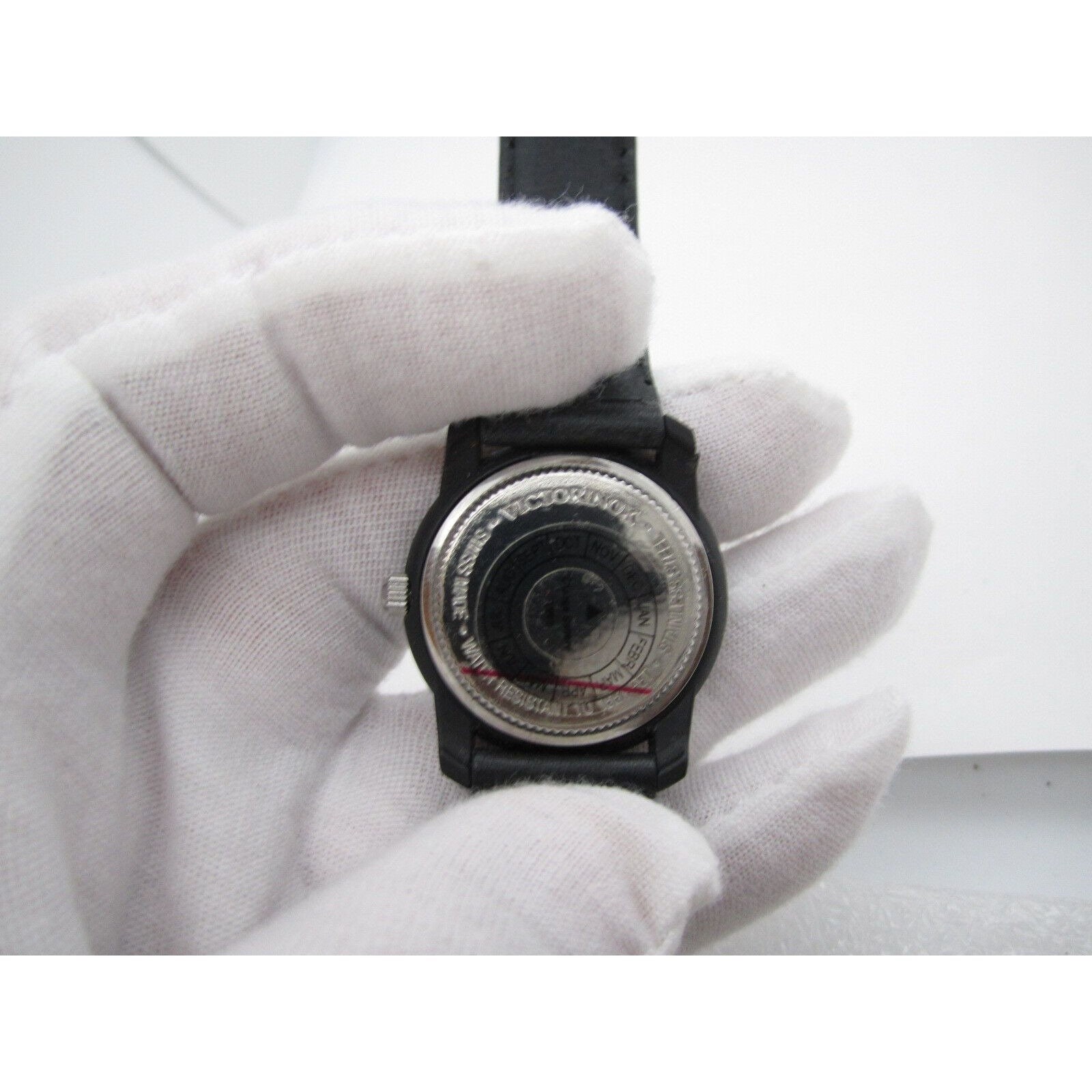 Women Victorinox Swiss Quartz WR Analog 31mm Dial Causal  display picture 1