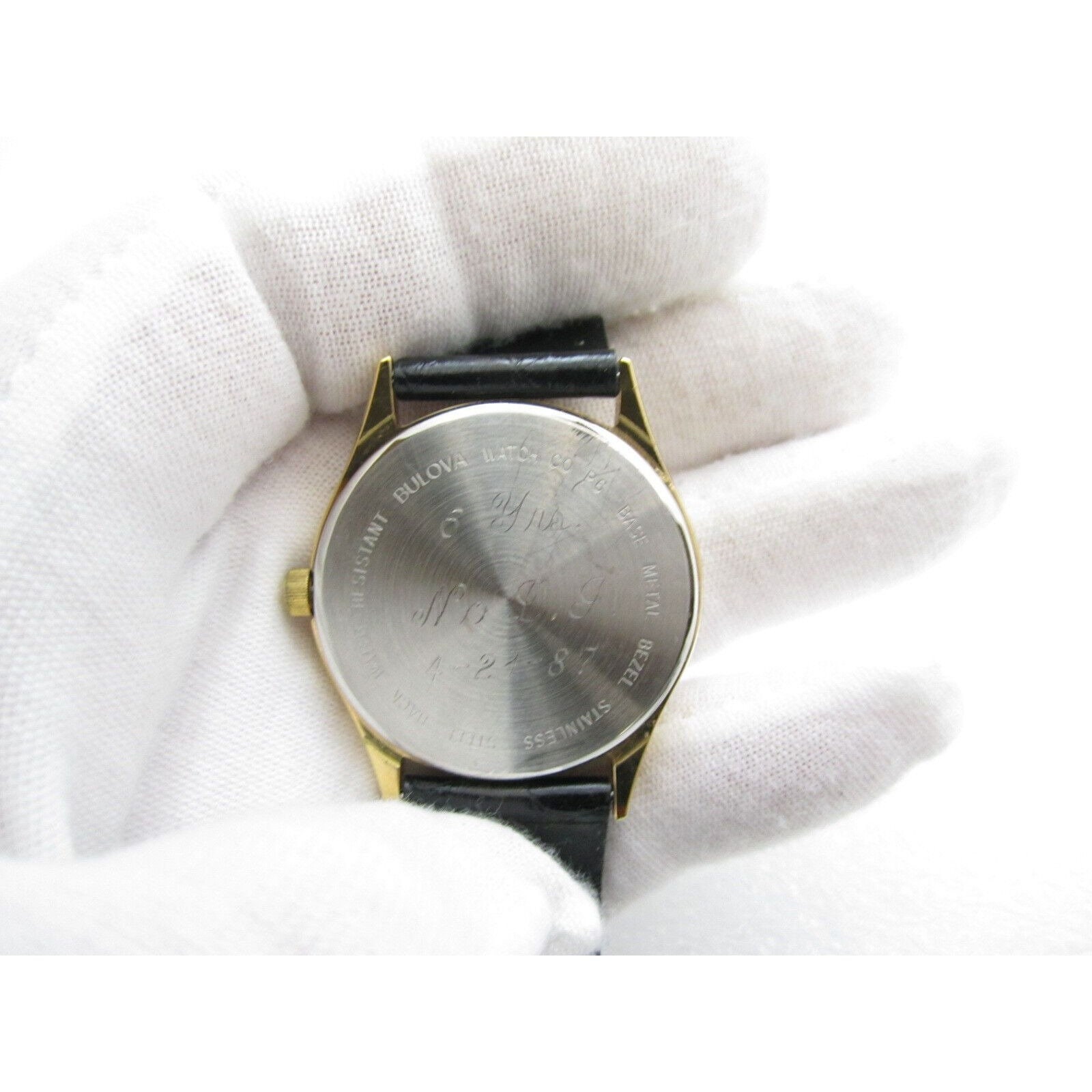 Vtg Men's Caravelle Quartz WR Analog 32mm Dial Round Watch