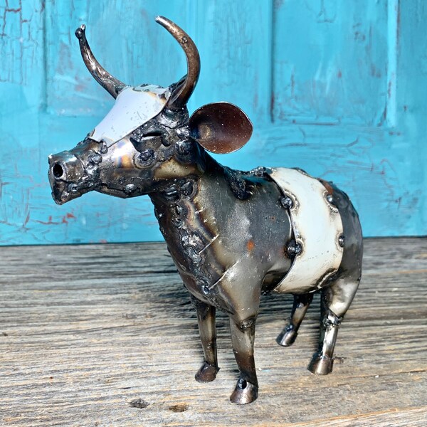 Recycled Metal Cow Garden Decoration: ART098