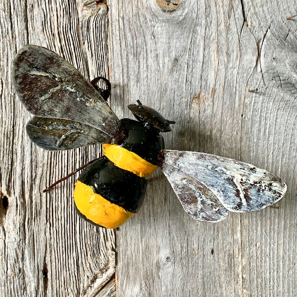 Little Bumblebee Garden Sculpture ART010