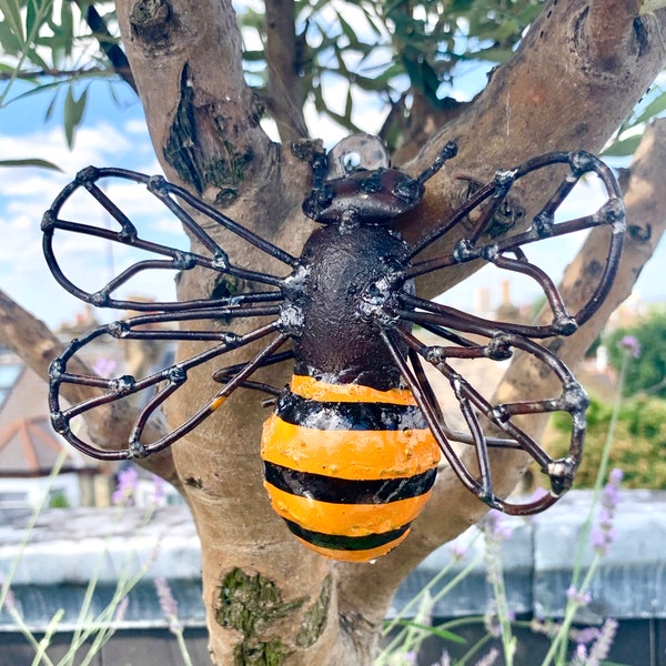 Little Honeybee Garden Sculpture ART075