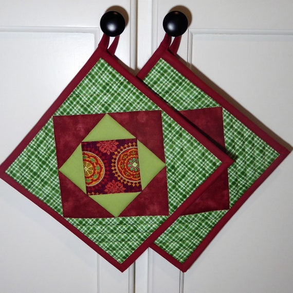 Quilted Pot Holders Modern Potholders Barn Red and Green Pot 