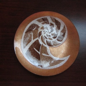 Vintage Annemarie Davidson enamel on copper trinket dish. Nautilus sea shell on sand. 4&quot; hand crafted in the 1960&#39;s. Stunning artistry!