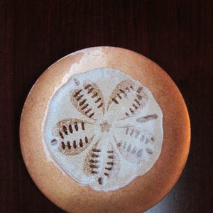 Vintage Annemarie Davidson enamel on copper trinket dish. Sand dollar sea shell on sand. 4&quot; hand crafted in the 1960&#39;s. Stunning artistry!