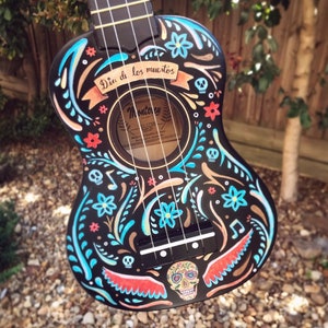 Coco-Lele / Día de los Muertos / Día de los Muertos / Ukeleles pintados a mano personalizados por Coral Flamingo