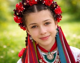 Weinrote Blumenkrone mit Bändern, Ukrainischer Vinok, Rotes Blumen Kopfstück, Folk Blumenkrone, Boho Braut Haarkranz