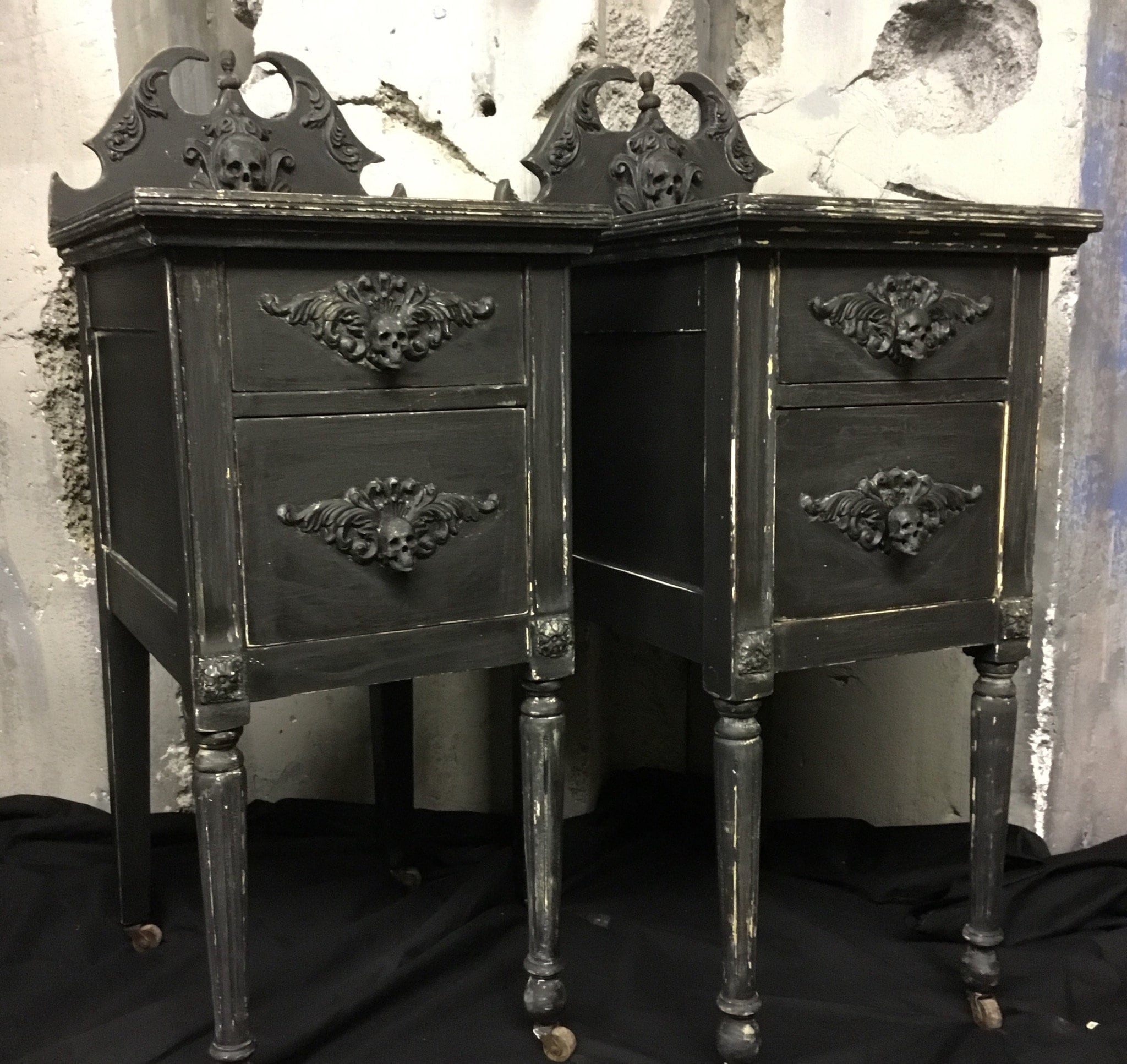 Black victorian nightstand deals