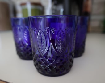 Set van 4 koninklijke saffierblauwe Franse bekers / kobaltblauwe arcoroc-glazen / vintage glaswerk blauwe glazen schalen