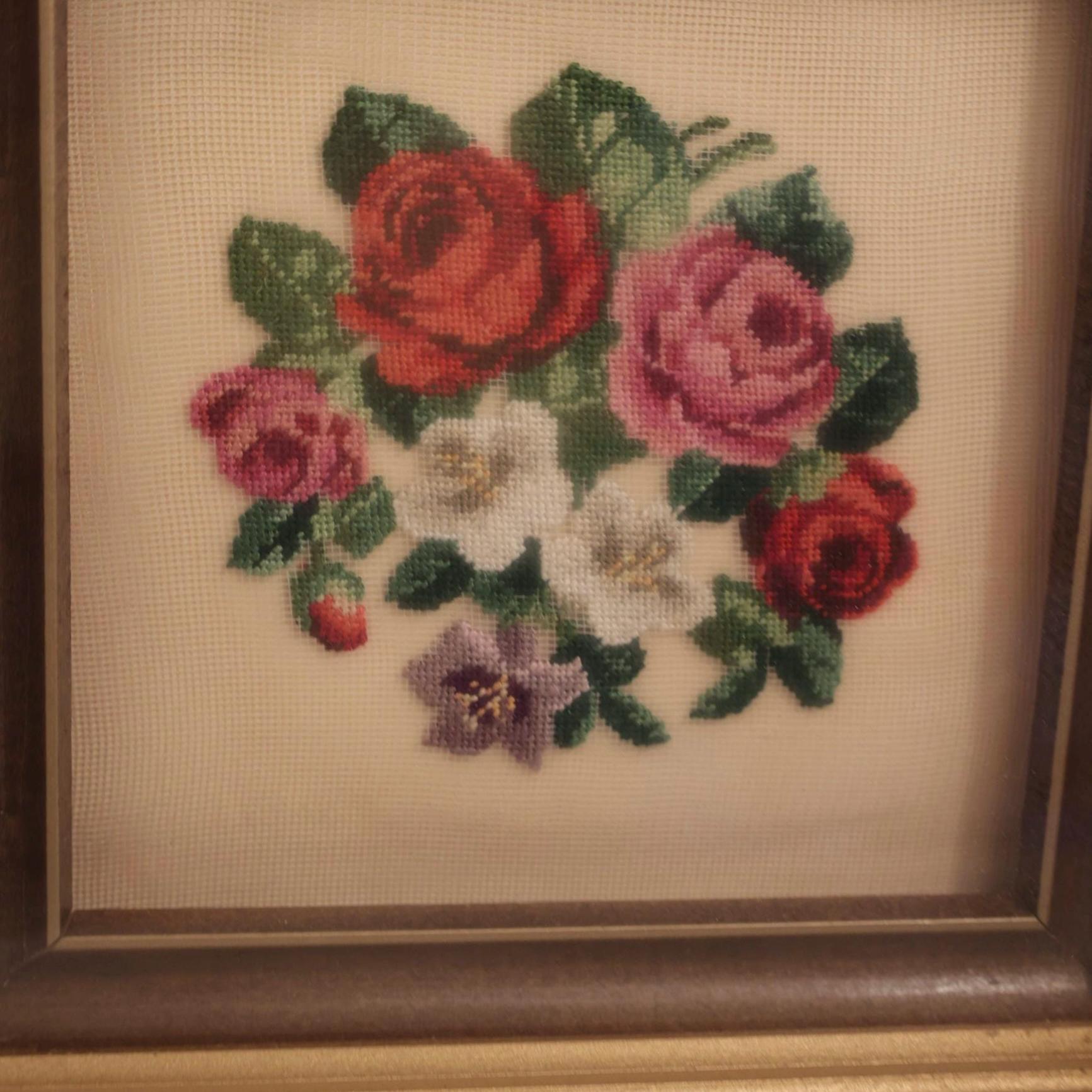 ヴィンテージの額入り刺繍、手縫いの花柄刺繍絵画、額入り刺繍ニードル