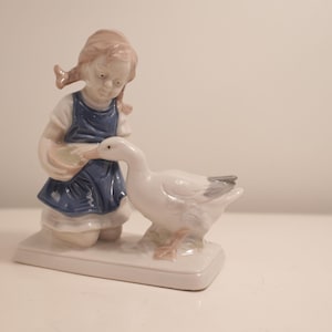Vintage Gräfenthal Girl Figurine Feeding Goose/Hand Painted #1859/Gräfenthal Porcelain /Girl Figurine/Marked