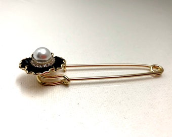 Flower Safety Pin Brooch, shawl pin, sweater pin, scarf pin, hat pin, charm brooch, brooch, pin, minimalist brooch