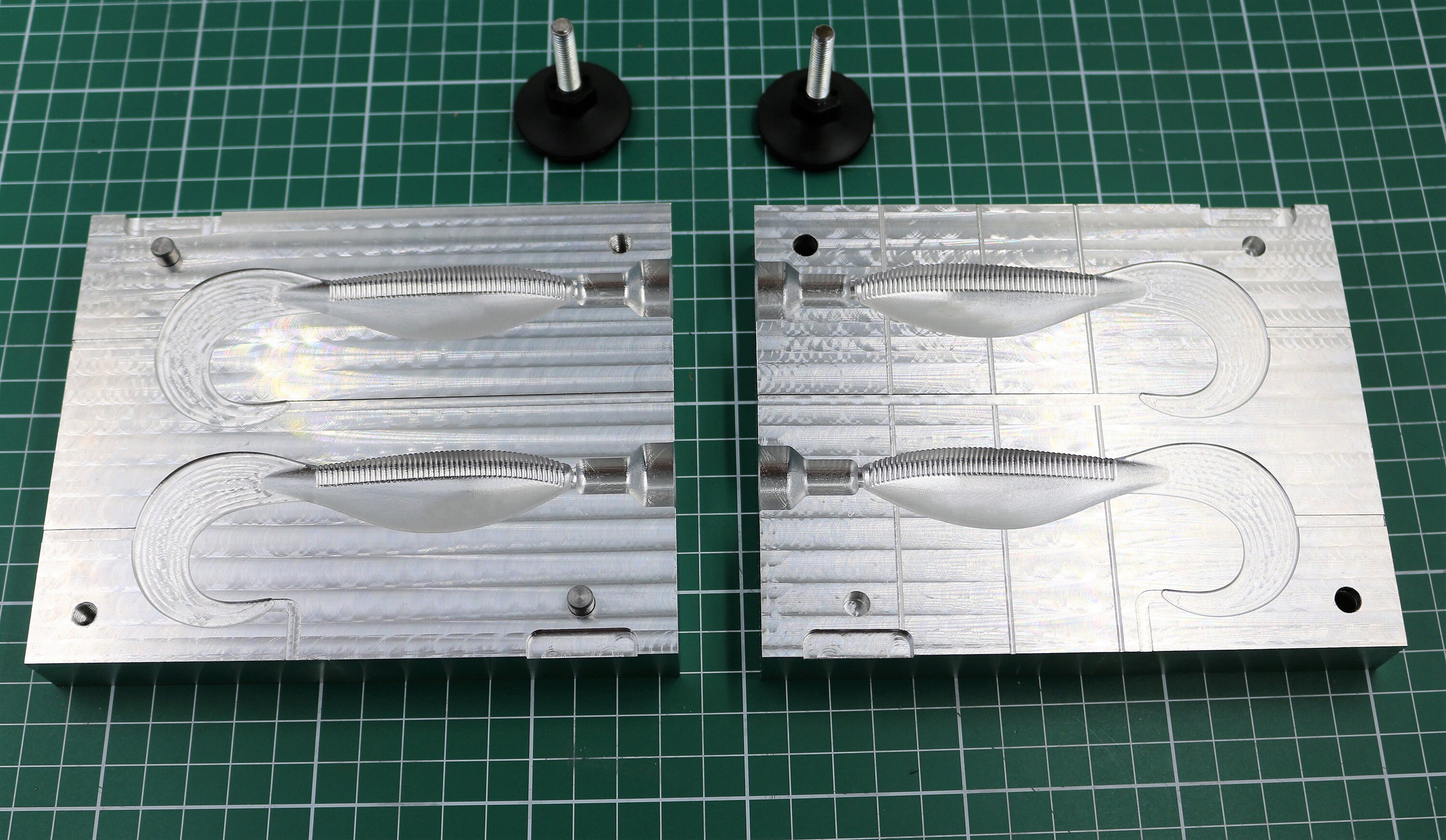 CNC Machined 4 Cavity Aluminum Mold for 90mm Minnow Lure Production, CNC  Machining Services 