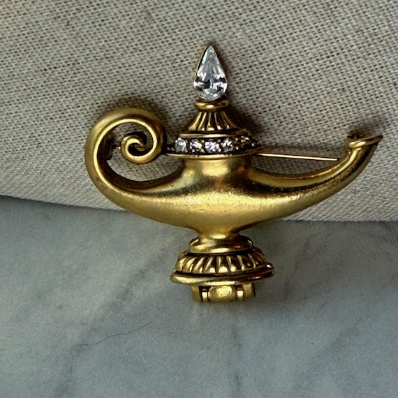 Vintage AJC Gold Tone Articulated Genie in a Lamp Articulated Brooch