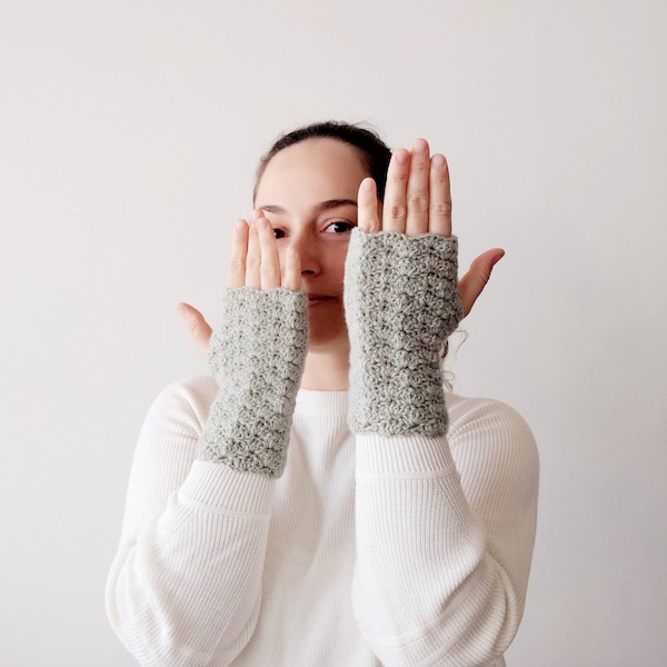 Gants sans doigts gris tricotés main en laine mérinos, mitaines ou manchons sans doigts, accessoire tricoté fait main à offrir en cadeau