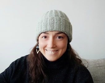 Gorro tejido a mano en lana merino verde grisáceo - accesorio de invierno para regalar