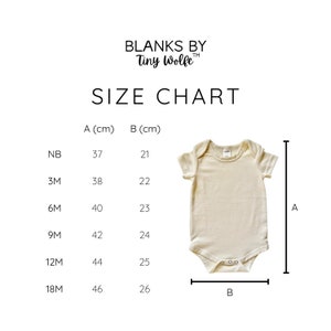 May include: Size chart for baby onesies in various sizes from newborn to 18 months. The chart shows the length (A) and width (B) of each size in centimeters. The chart is illustrated with a beige onesie.