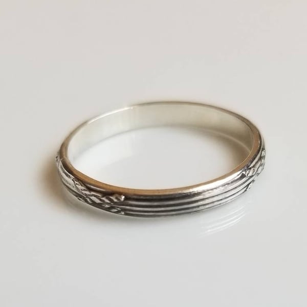 925 Sterling silver stackable crosshatch X patterned ring, Available in size 4, 4.5, 5, 5.5, 6, 6.5, 7, 7.5, 8, 8.5, 9, 9.5, 10, 10.5