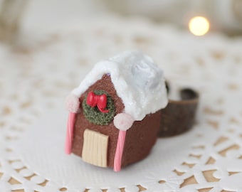 Christmas gingerbread house cup ring, handmade in polymer clay